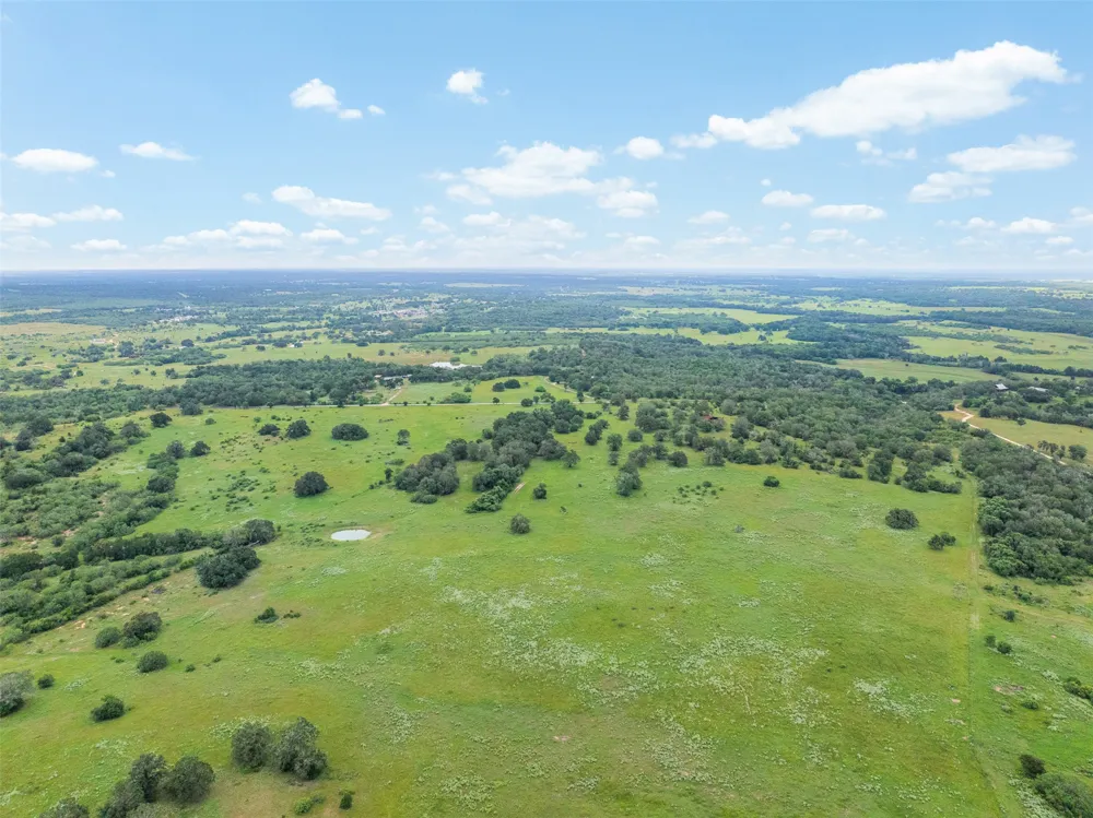 9 Biggs Road Luling, TX 78648