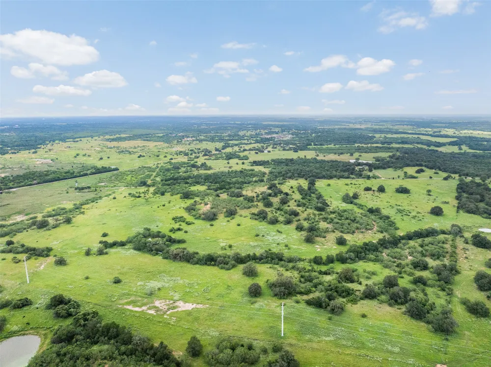 9 Biggs Road Luling, TX 78648
