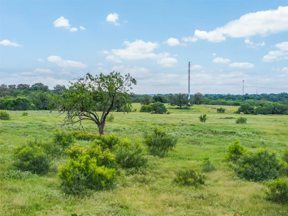 9 Biggs Road Luling, TX 78648