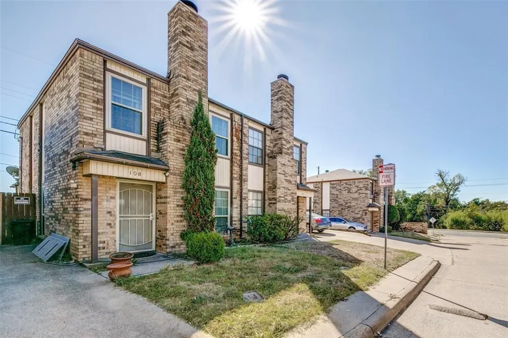108 Brookside Drive Duncanville, TX 75137