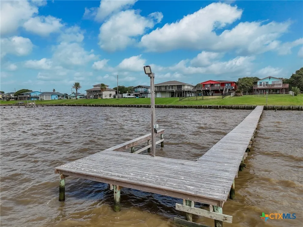 2116 W Bayshore Drive Palacios, TX 77465