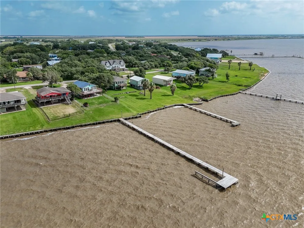 2116 W Bayshore Drive Palacios, TX 77465