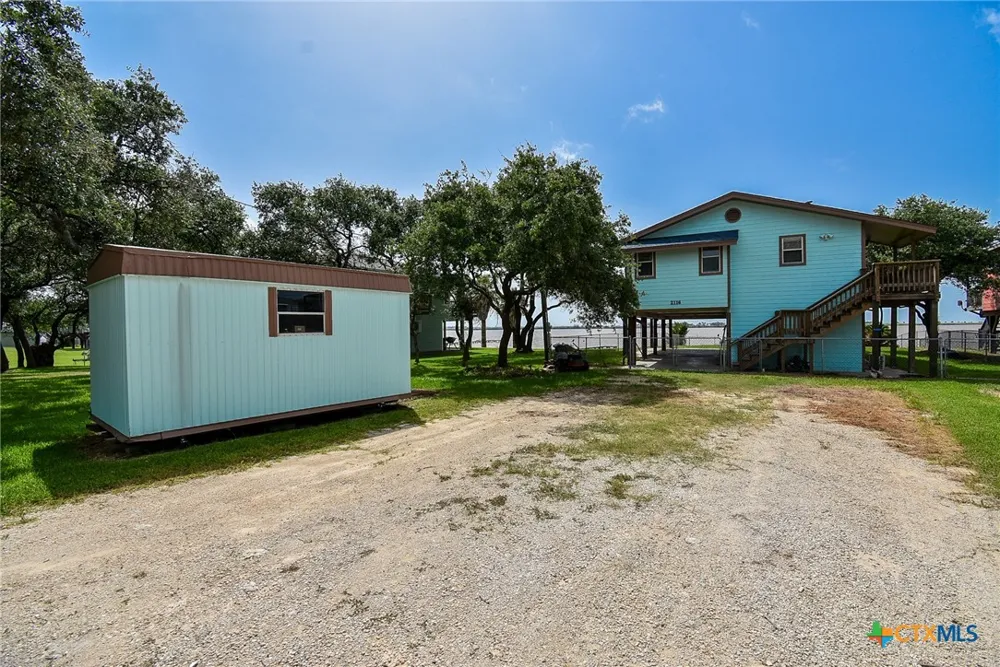 2116 W Bayshore Drive Palacios, TX 77465
