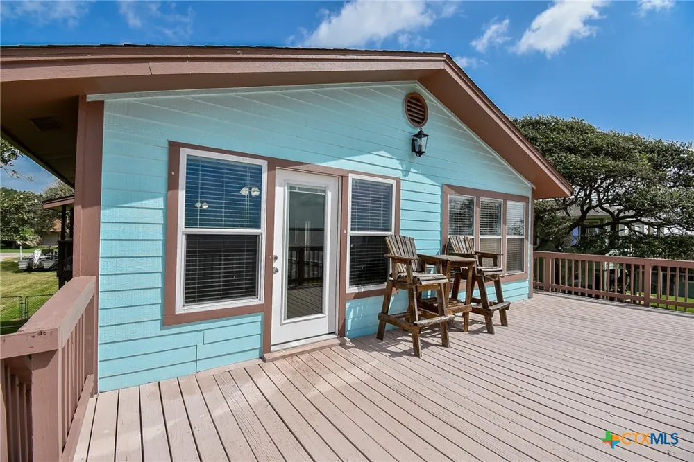 2116 W Bayshore Drive Palacios, TX 77465