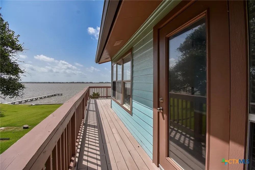 2116 W Bayshore Drive Palacios, TX 77465