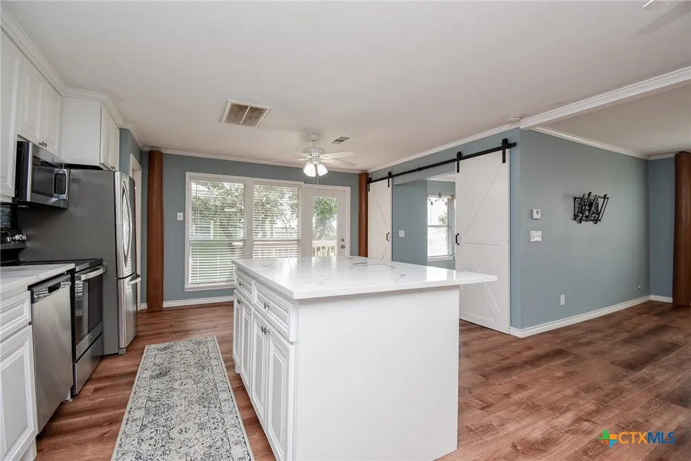 2116 W Bayshore Drive Palacios, TX 77465
