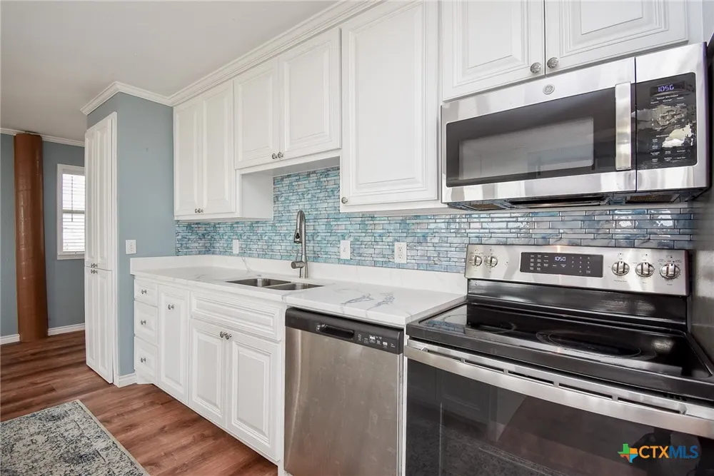 2116 W Bayshore Drive Palacios, TX 77465