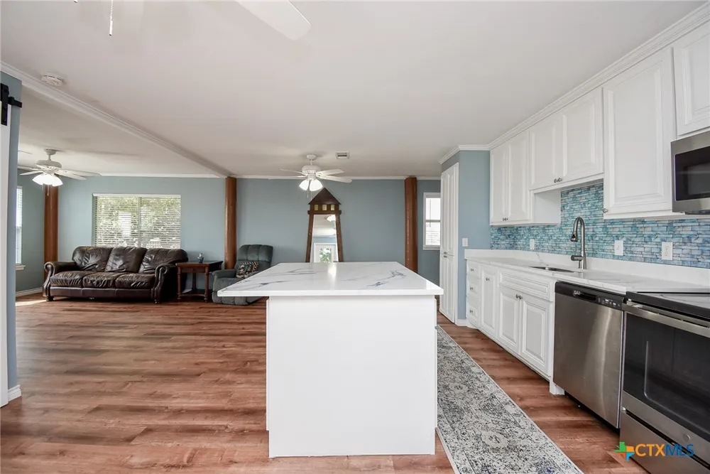 2116 W Bayshore Drive Palacios, TX 77465