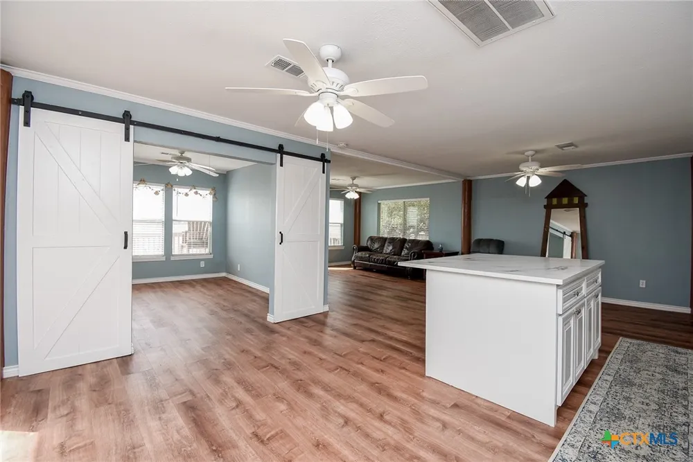 2116 W Bayshore Drive Palacios, TX 77465