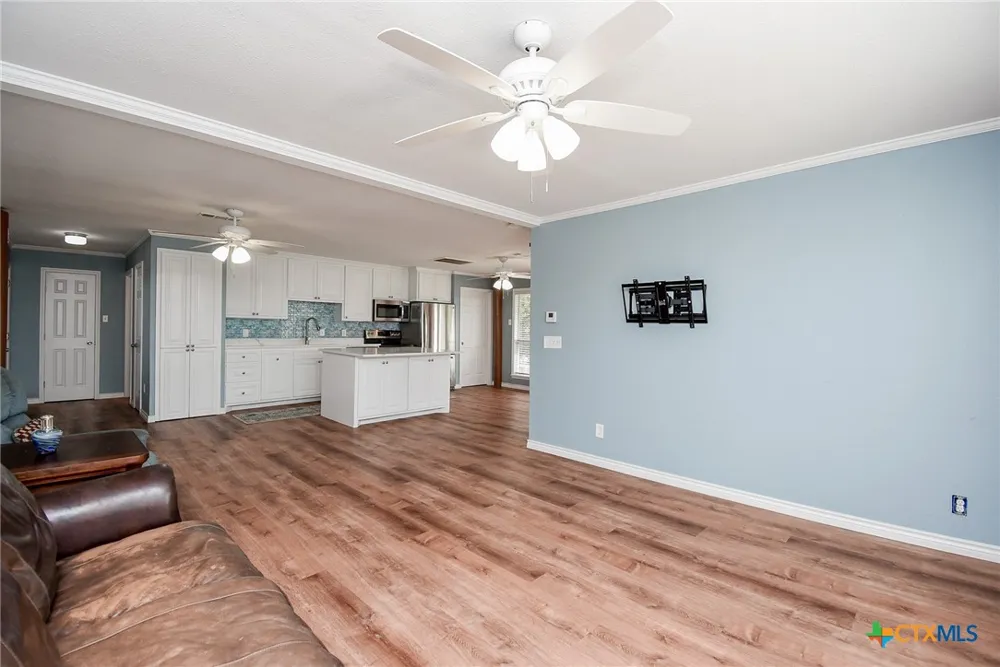 2116 W Bayshore Drive Palacios, TX 77465