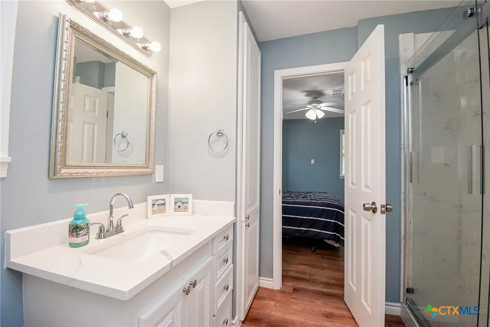 2116 W Bayshore Drive Palacios, TX 77465