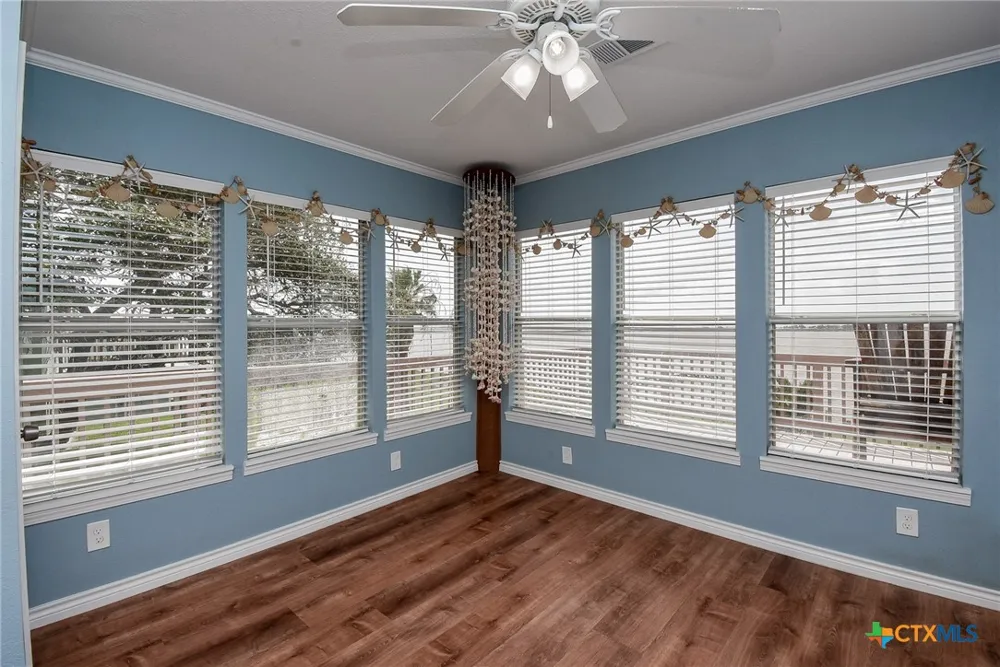2116 W Bayshore Drive Palacios, TX 77465