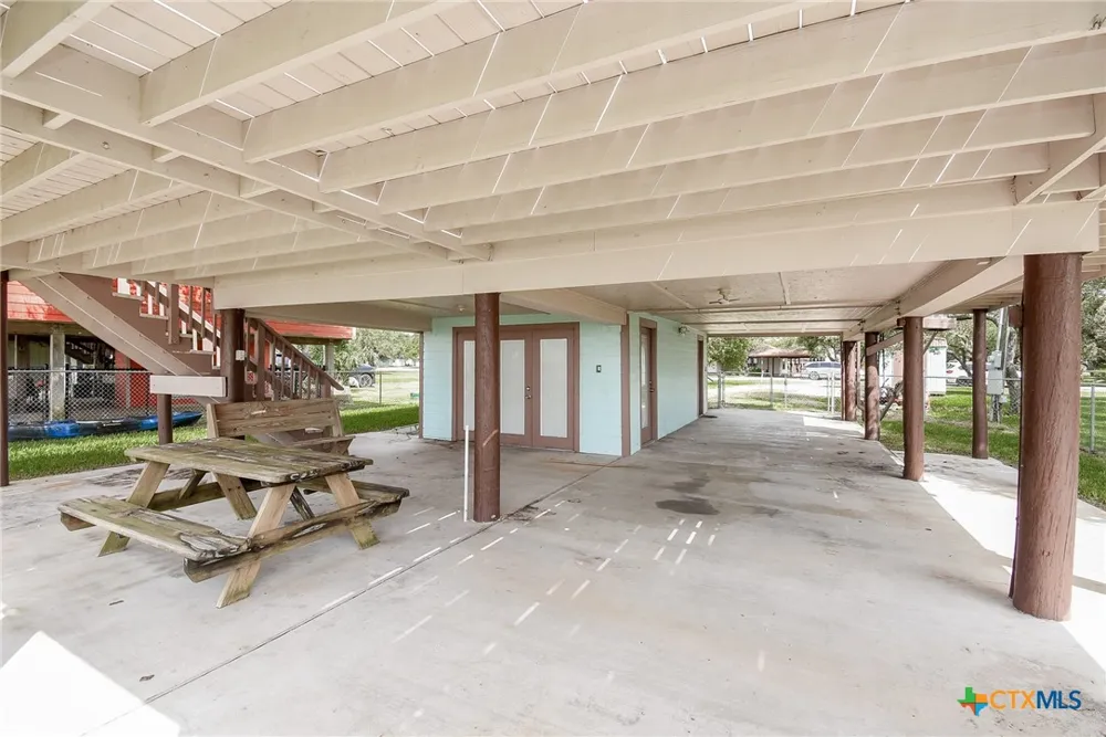 2116 W Bayshore Drive Palacios, TX 77465