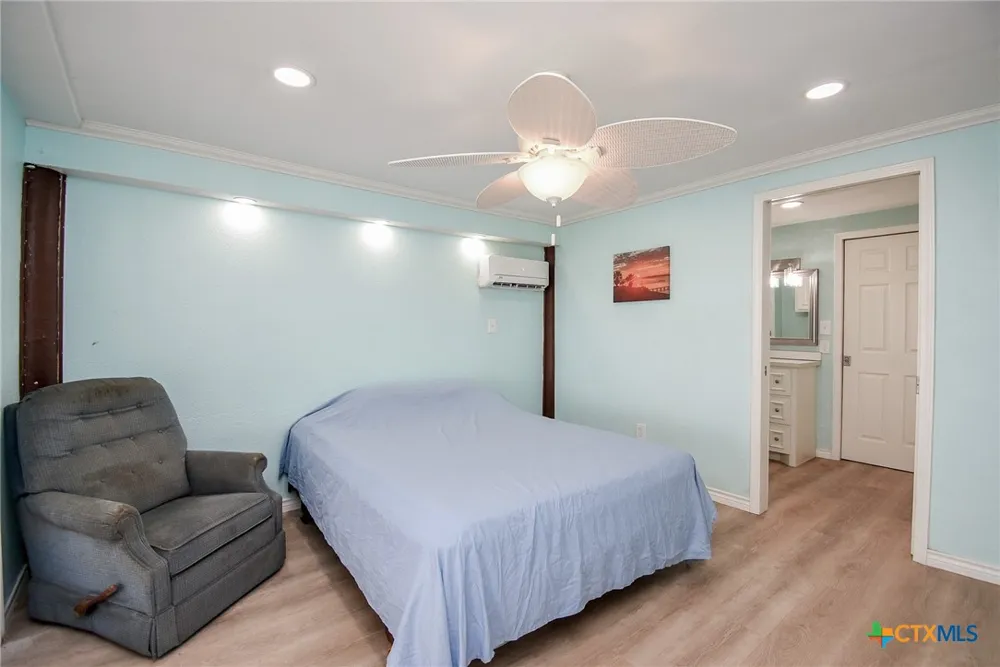 2116 W Bayshore Drive Palacios, TX 77465