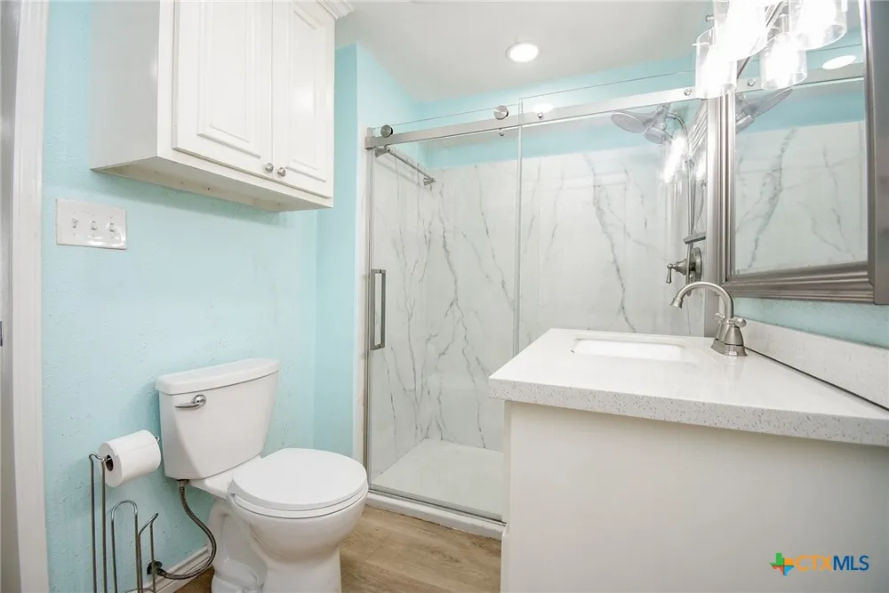 2116 W Bayshore Drive Palacios, TX 77465