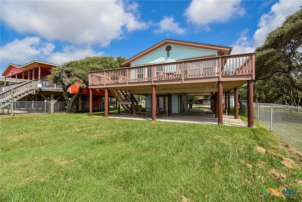 2116 W Bayshore Drive Palacios, TX 77465