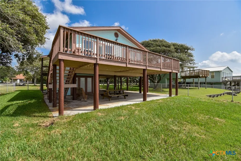 2116 W Bayshore Drive Palacios, TX 77465