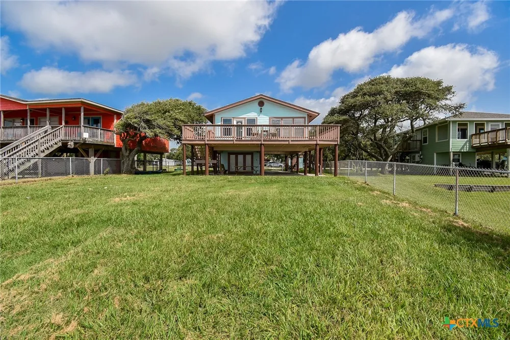 2116 W Bayshore Drive Palacios, TX 77465