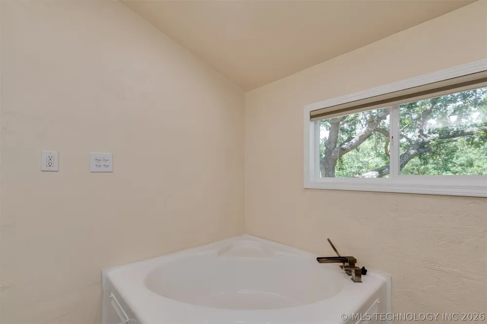 9209 Sleepy Hollow Drive Tecumseh, OK 74857