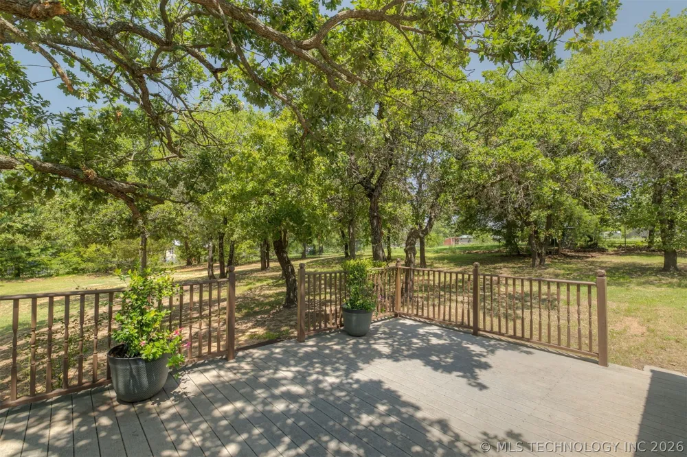 9209 Sleepy Hollow Drive Tecumseh, OK 74857