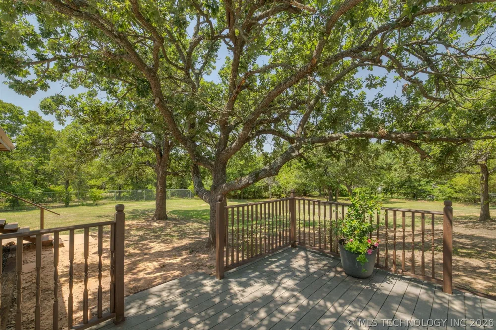 9209 Sleepy Hollow Drive Tecumseh, OK 74857