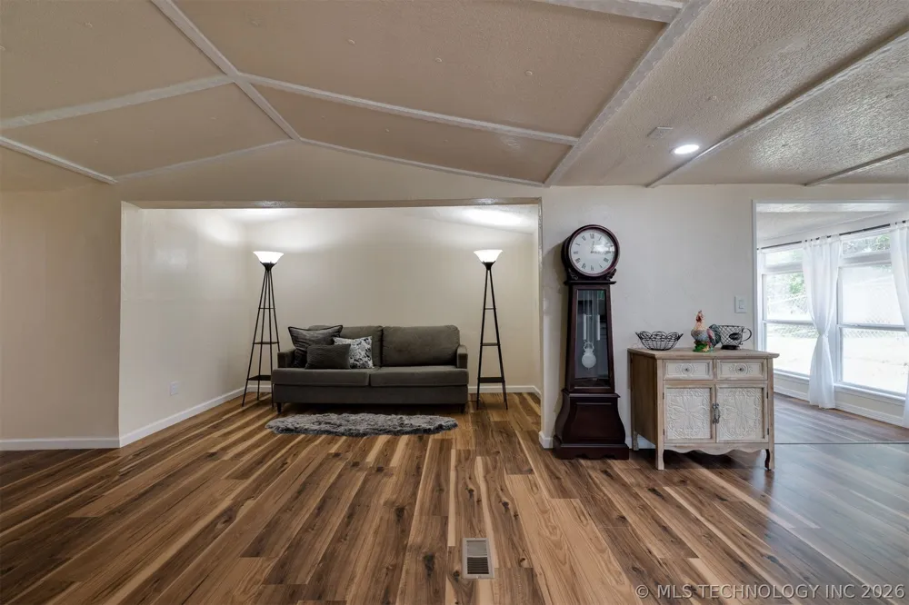 9209 Sleepy Hollow Drive Tecumseh, OK 74857