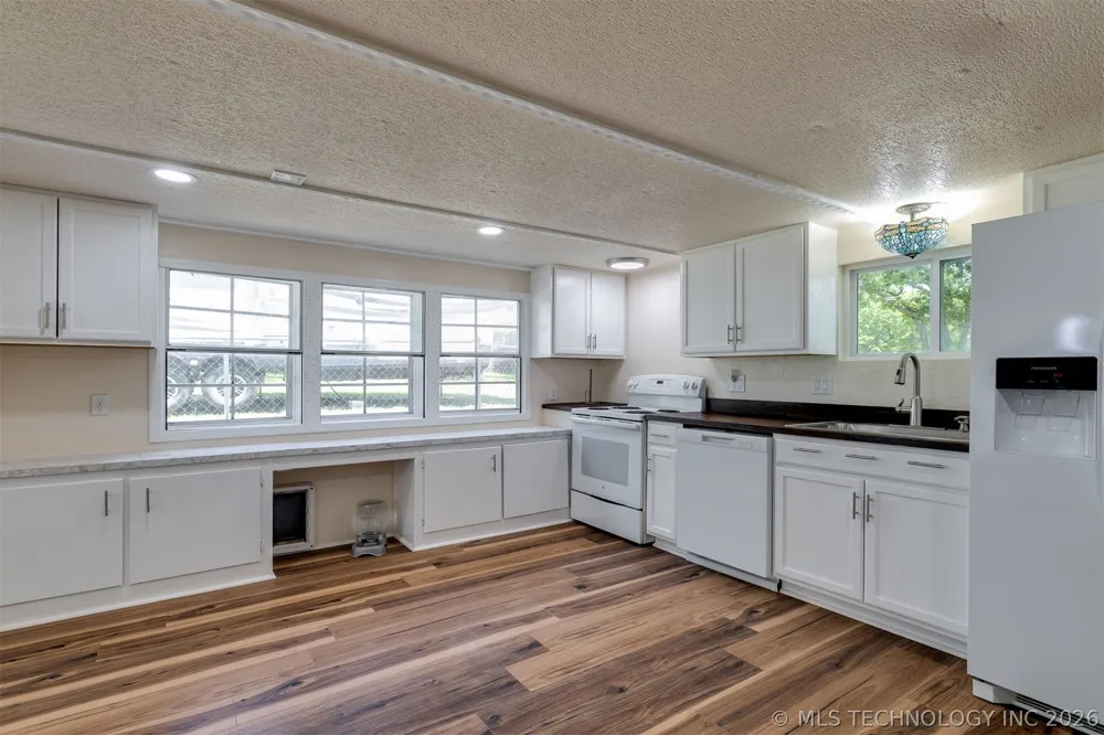 9209 Sleepy Hollow Drive Tecumseh, OK 74857