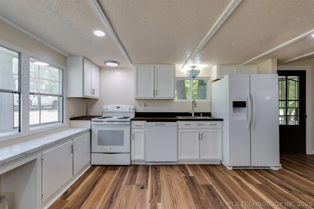 9209 Sleepy Hollow Drive Tecumseh, OK 74857