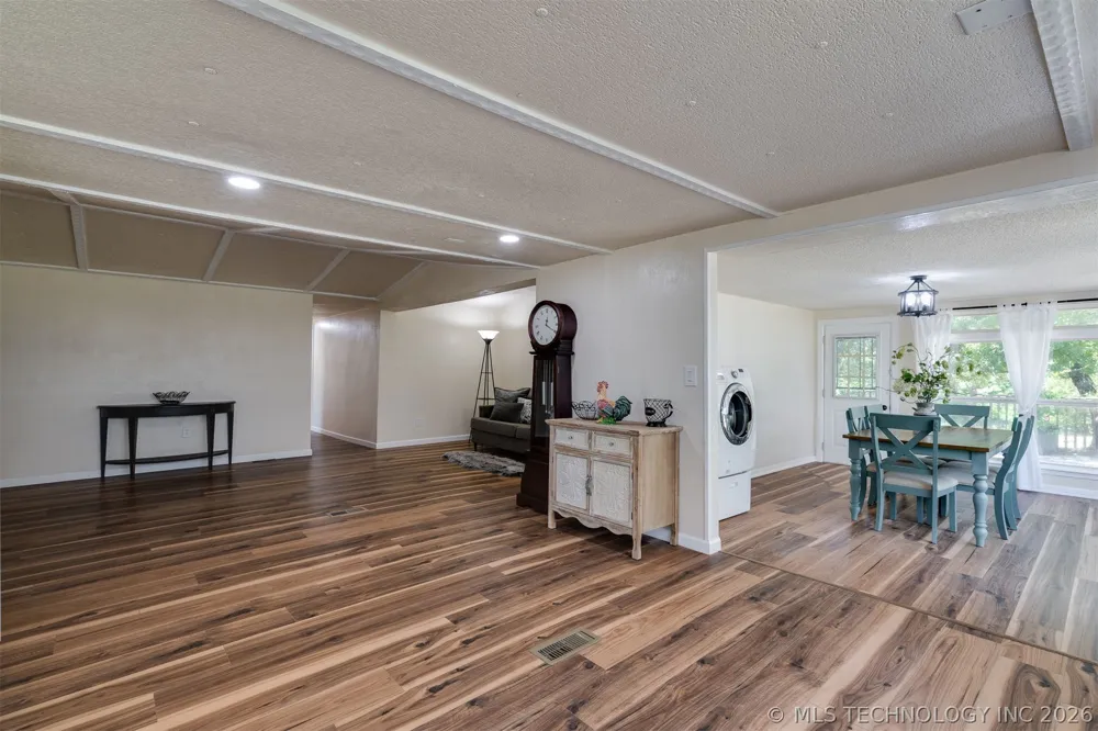 9209 Sleepy Hollow Drive Tecumseh, OK 74857