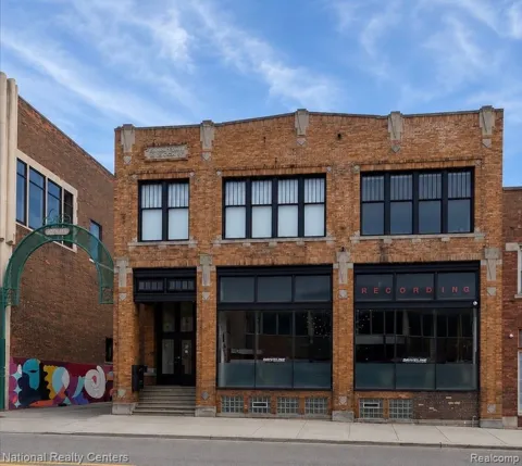 17 W Lawrence #2D