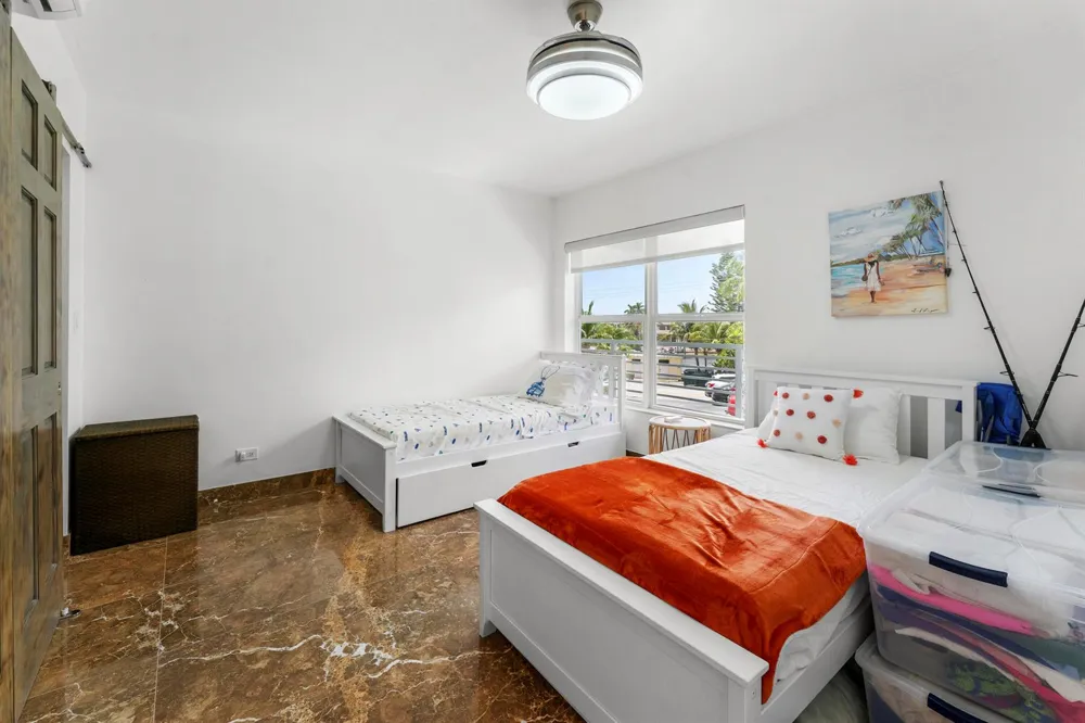 1041 Hillsboro Mile #5 Hillsboro Beach, FL 33062