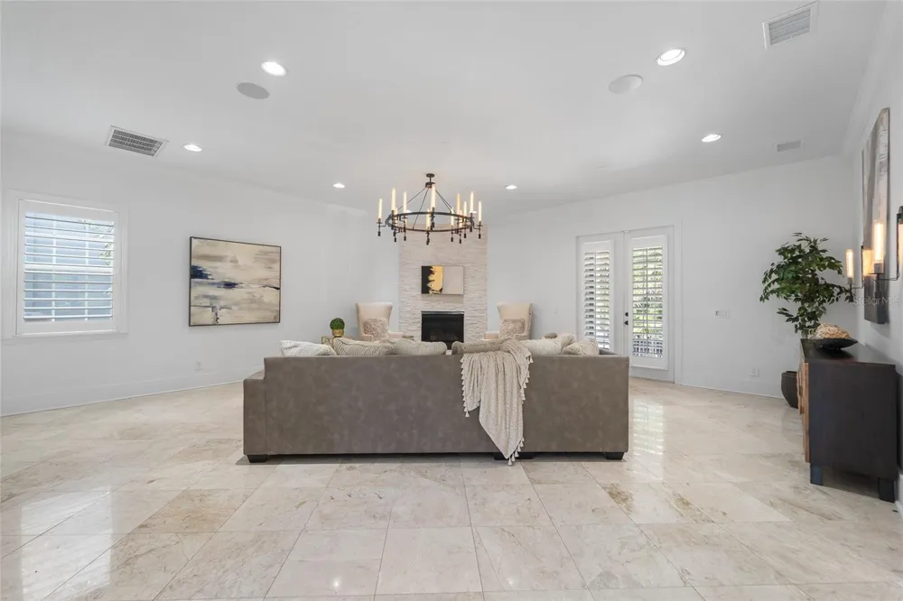 4802 W BEACHWAY DRIVE Tampa, FL 33609
