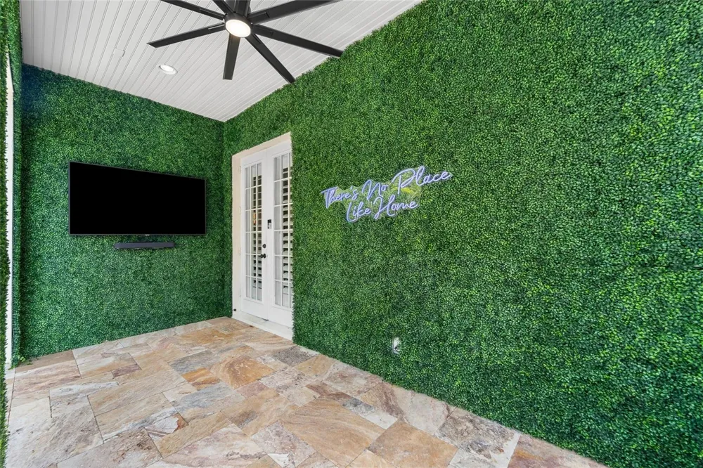 4802 W BEACHWAY DRIVE Tampa, FL 33609