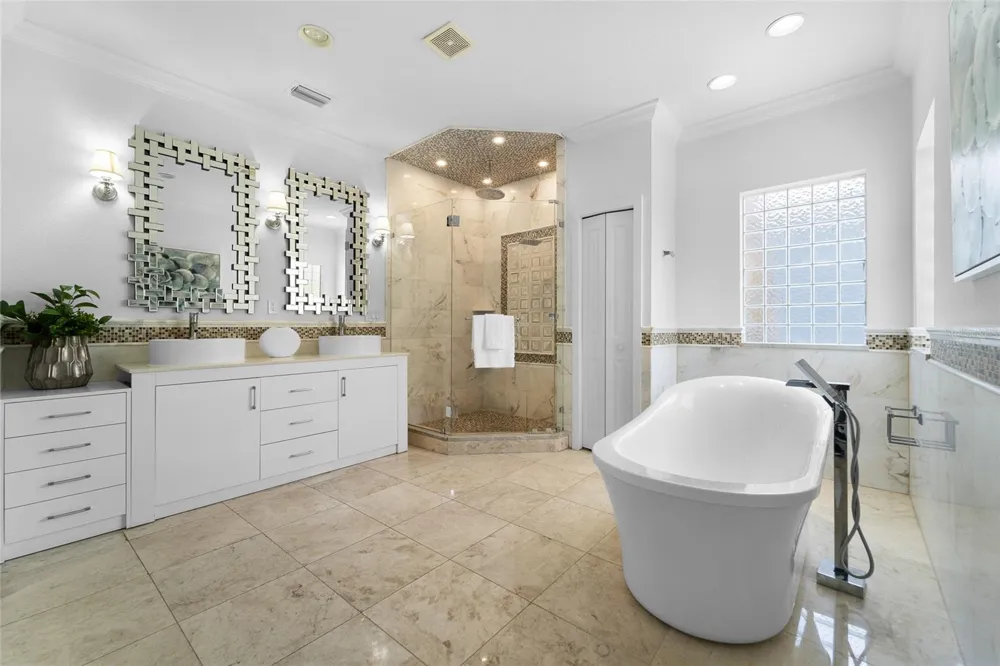 4802 W BEACHWAY DRIVE Tampa, FL 33609