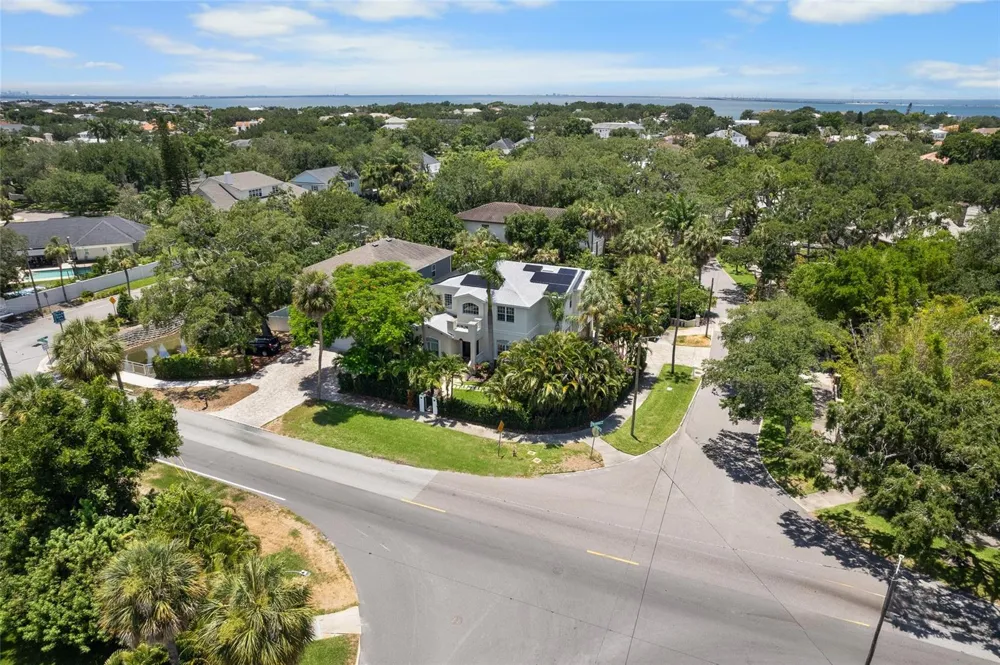 4802 W BEACHWAY DRIVE Tampa, FL 33609