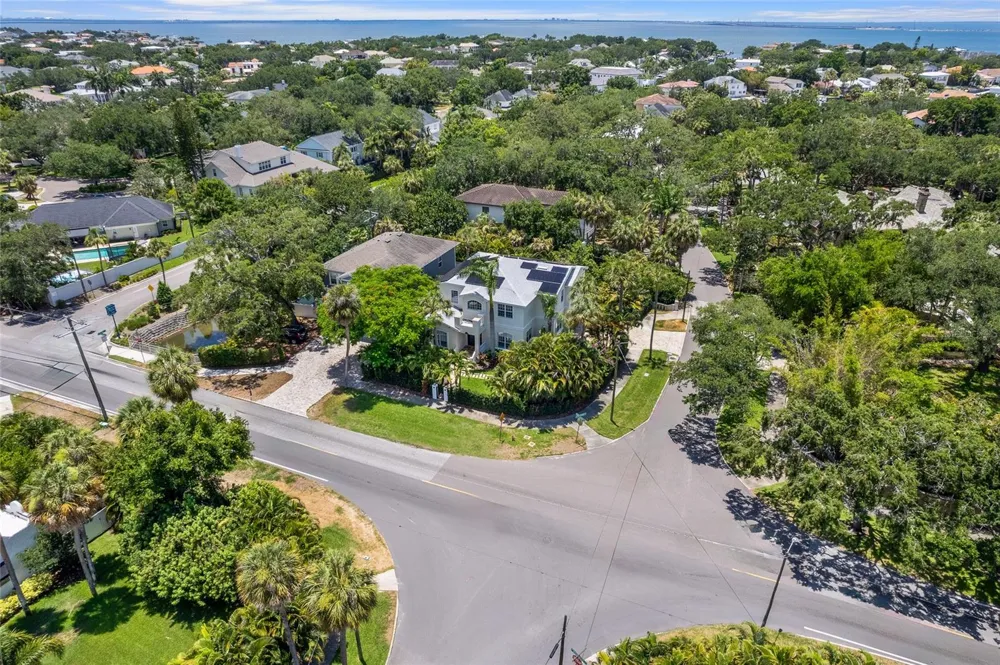 4802 W BEACHWAY DRIVE Tampa, FL 33609