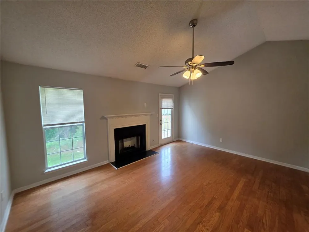 6924 Biscayne Blvd Rex, GA 30273