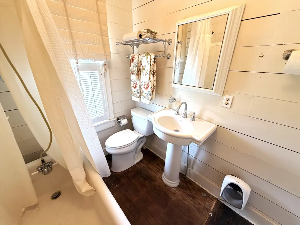 709 W Saint Charles Street Eastland, TX 76448