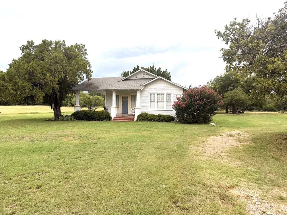 709 W Saint Charles Street Eastland, TX 76448