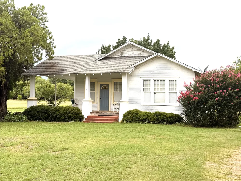 709 W Saint Charles Street Eastland, TX 76448