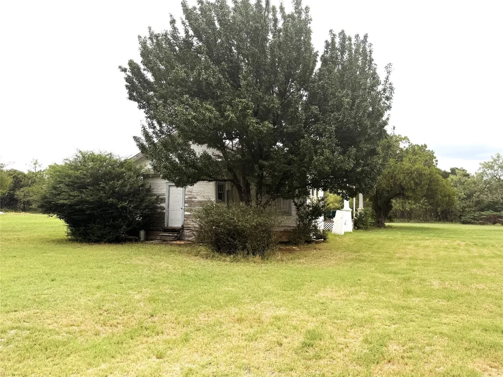 709 W Saint Charles Street Eastland, TX 76448