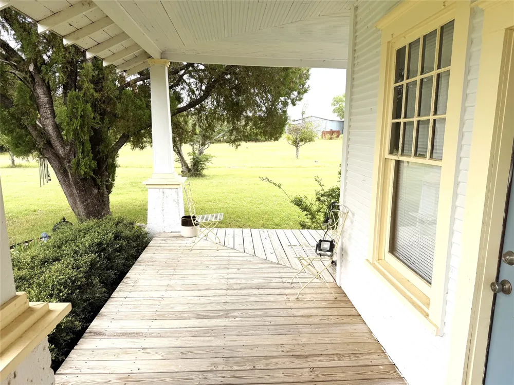 709 W Saint Charles Street Eastland, TX 76448