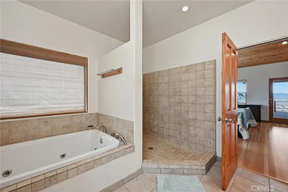 16542 Crescent Court Hidden Valley Lake, CA 95467