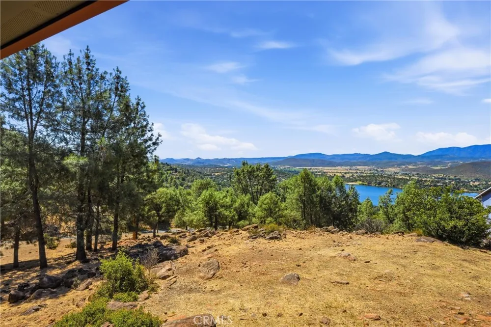 16542 Crescent Court Hidden Valley Lake, CA 95467