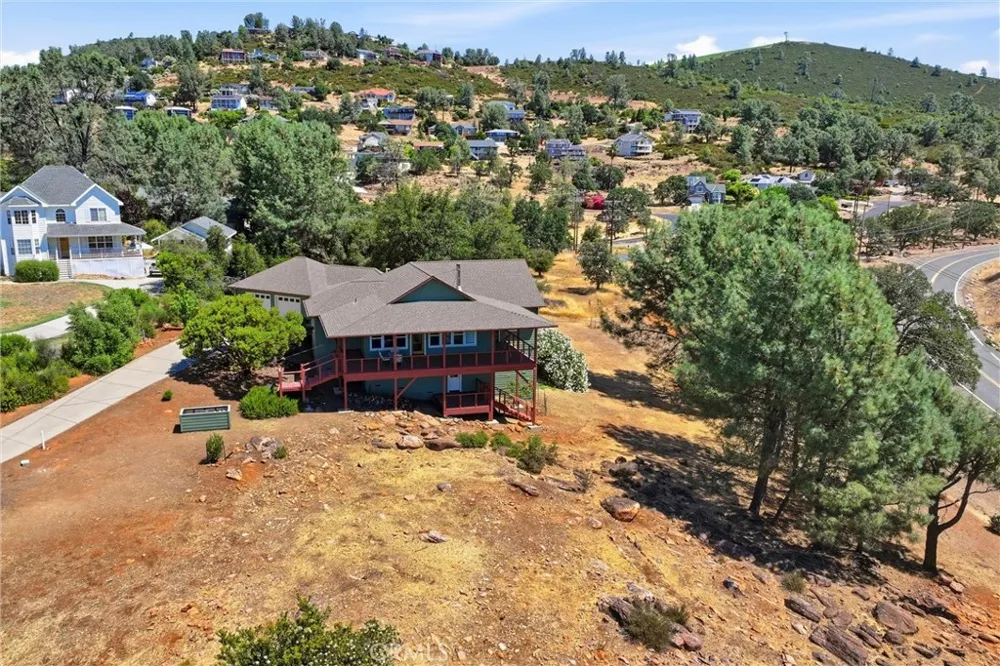 16542 Crescent Court Hidden Valley Lake, CA 95467