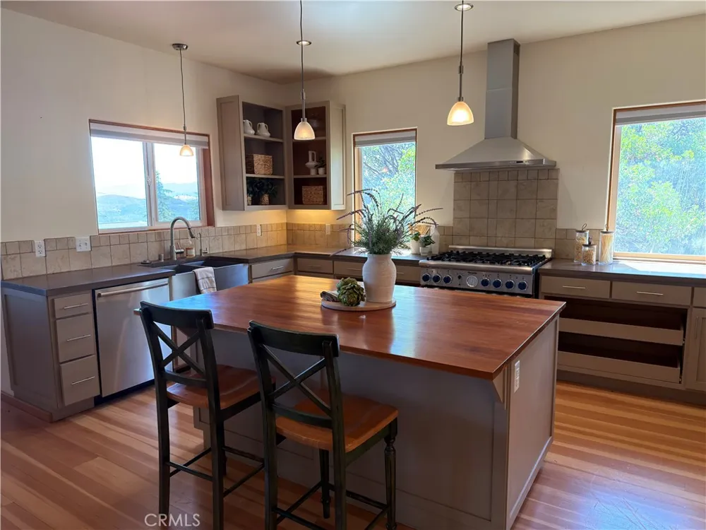 16542 Crescent Court Hidden Valley Lake, CA 95467
