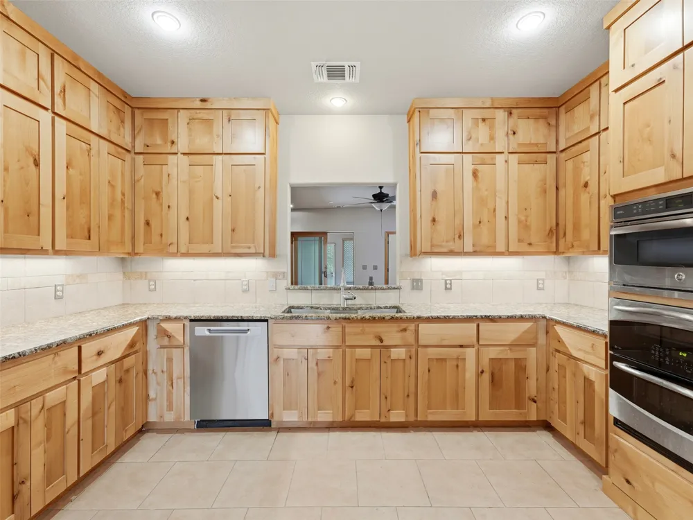 1252 Merlot New Braunfels, TX 78132