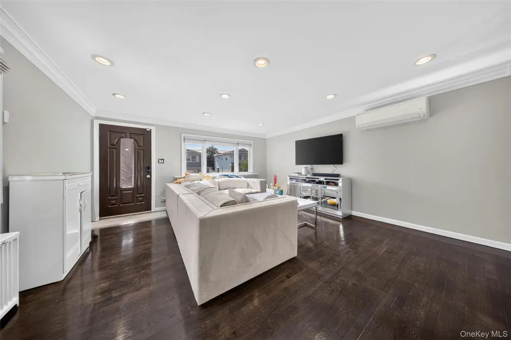41 Catherine Avenue Franklin Square, NY 11010