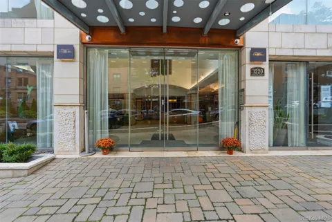 3220 Arlington Avenue #9A