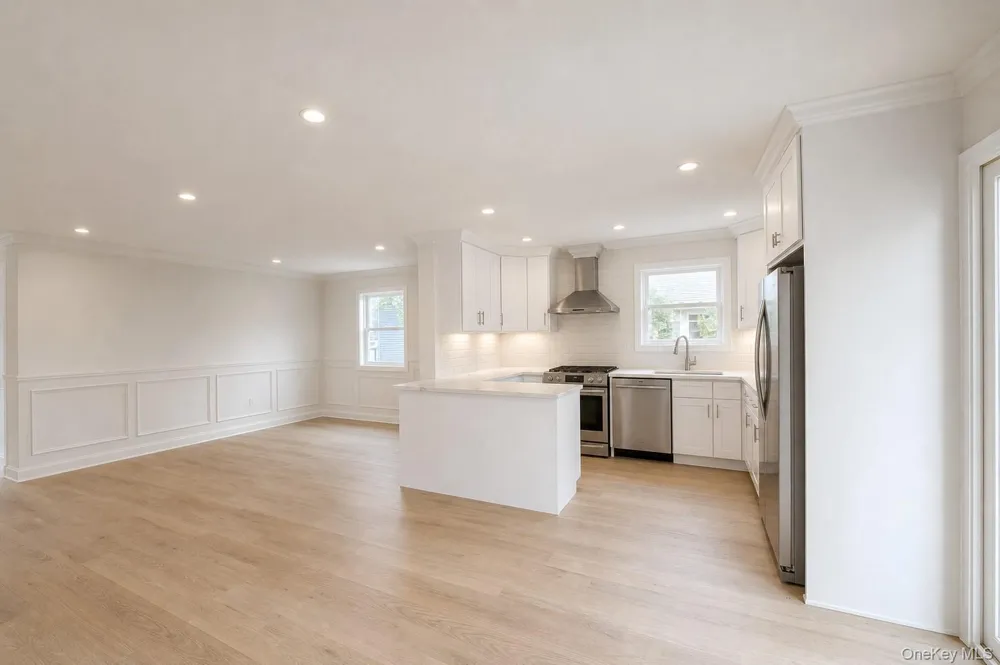 1316 R STREET Elmont, NY 11003